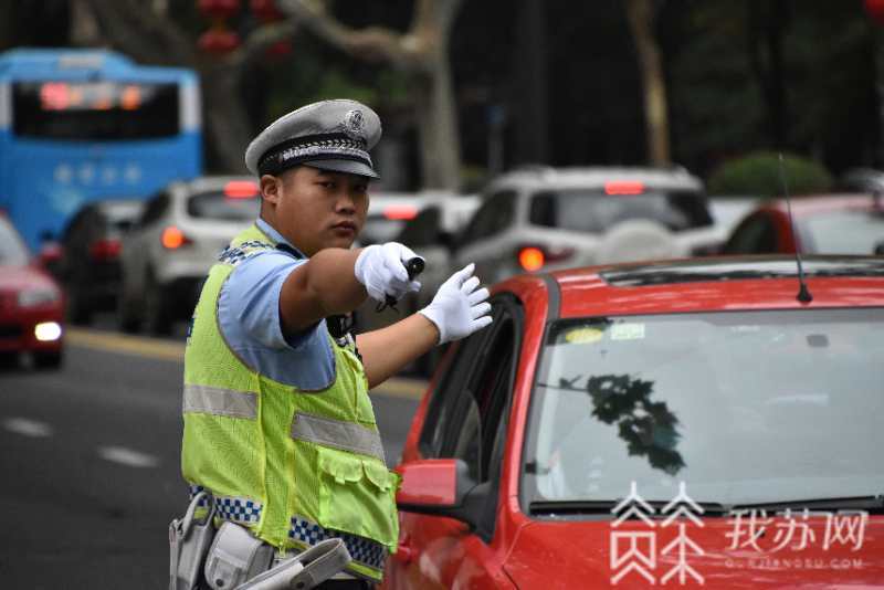 『』交警护考再起航 南京中考首日：全力以赴保畅通