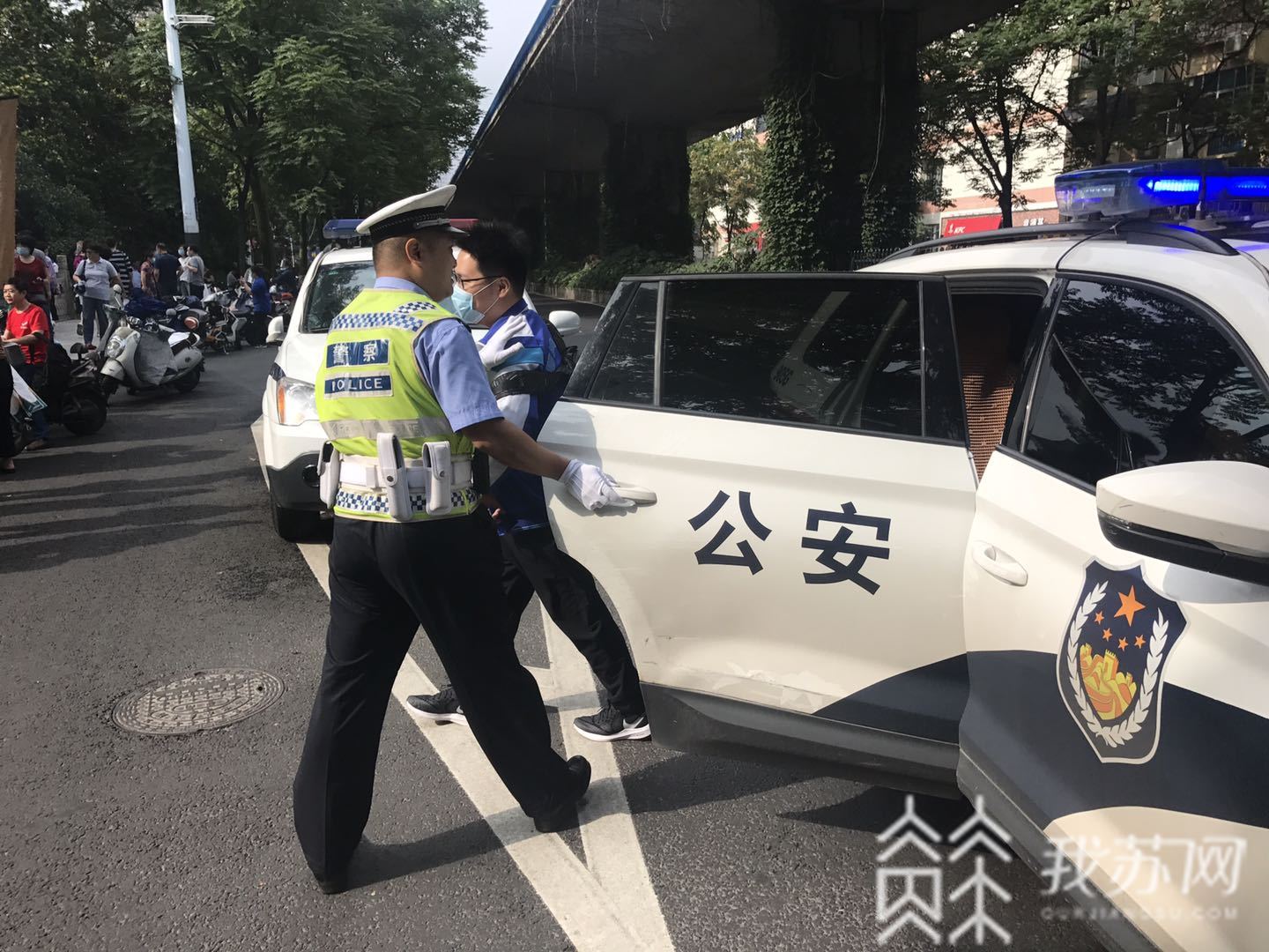 『』交警护考再起航 南京中考首日：全力以赴保畅通