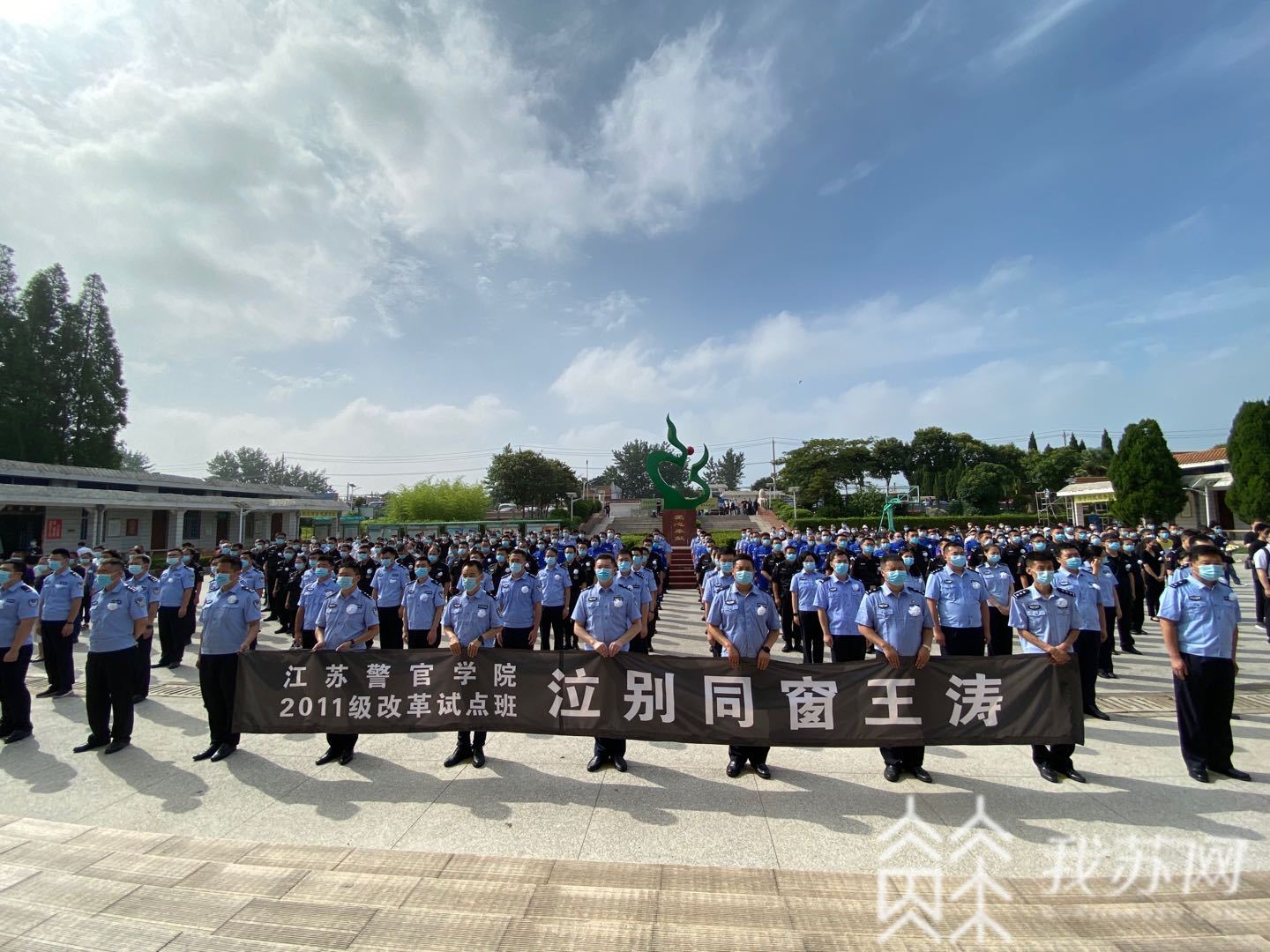 英雄■一路走好！近500人为淮安这两位英雄送行