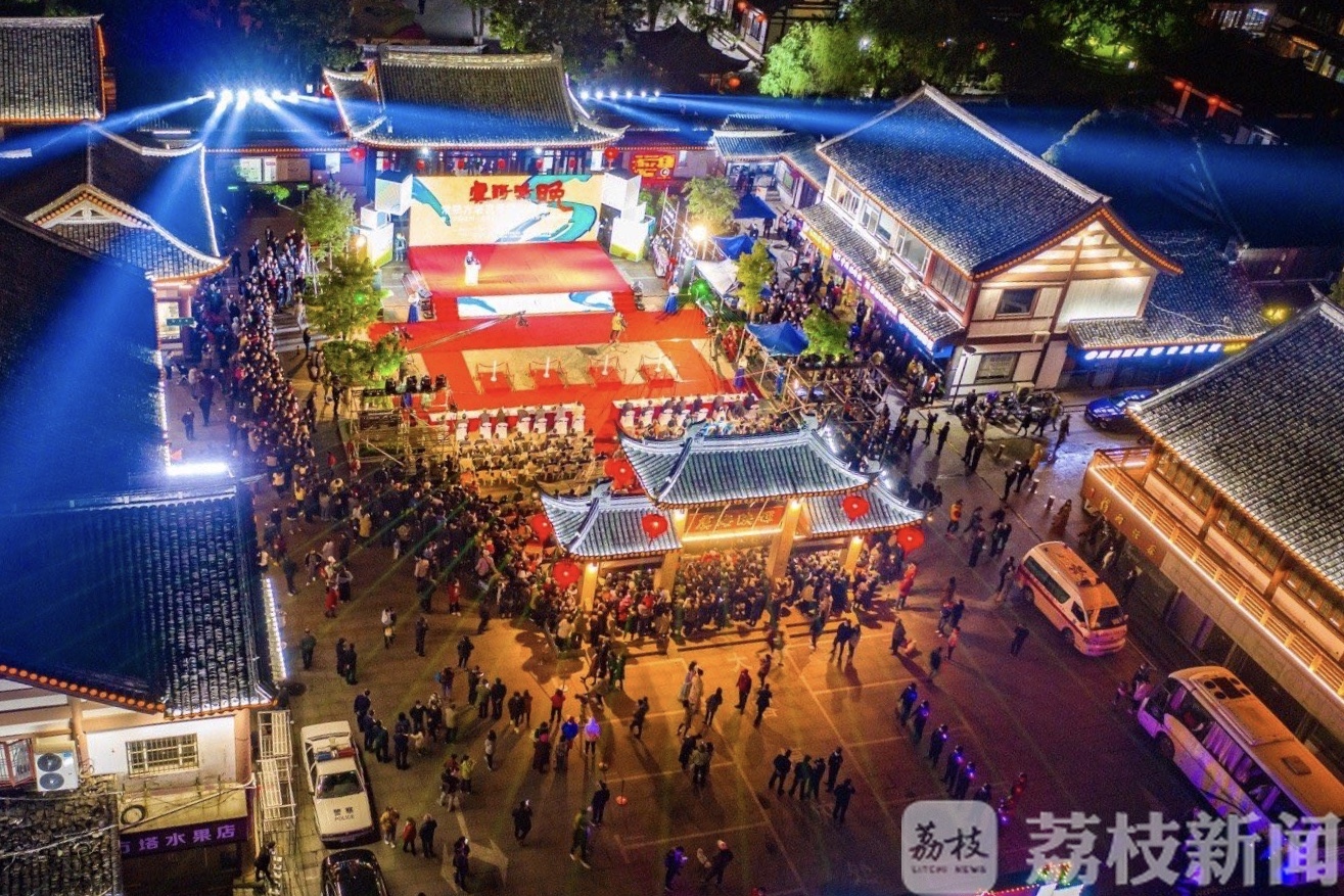 常熟■发放2000万电子消费券！常熟“虞歌畅晚”方塔夜巷亮灯启动