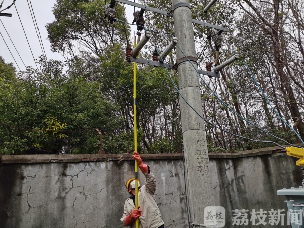 苏州吴江供电部门紧急抢修 确保污水泵站正常用电