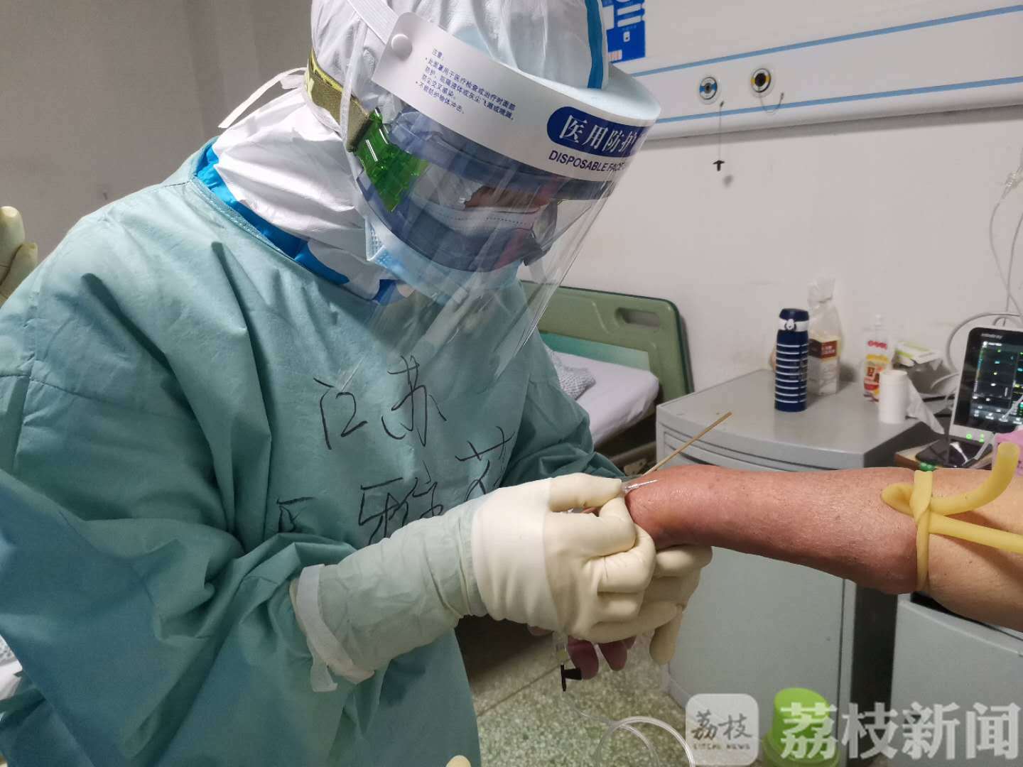 爸爸@英雄归来丨2岁宝宝想冲进隔离点:“爸爸,要抱抱!” 春暖花开