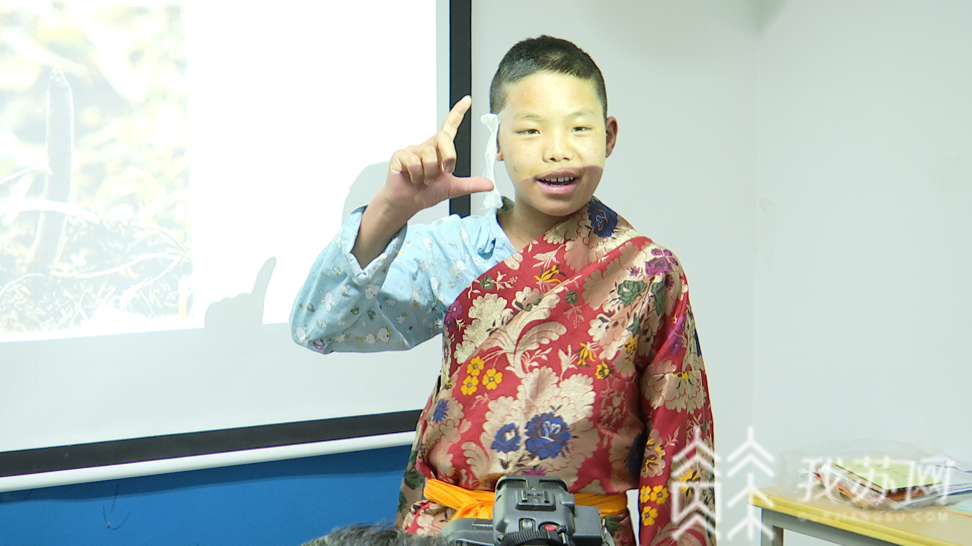 「」这个藏族娃有一份特殊“毕业礼”！ “新耳朵”开启新人生