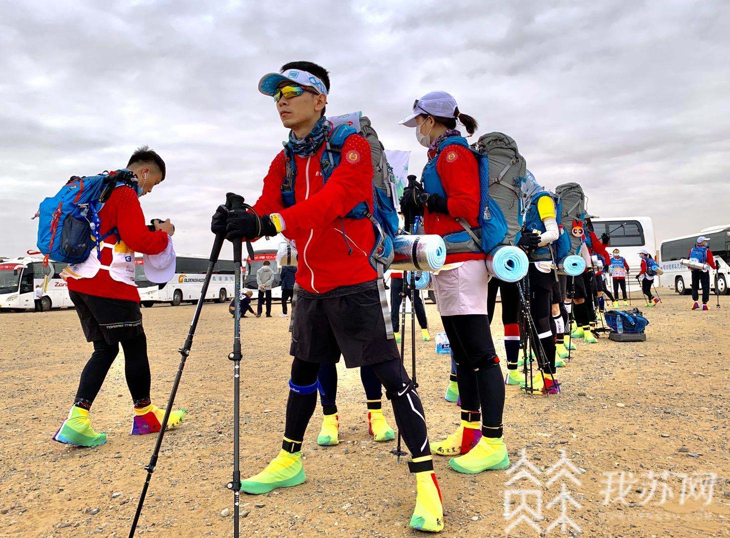 沙漠■?挑战70公里沙漠徒步越野！南农大学子获得“沙鸥奖”