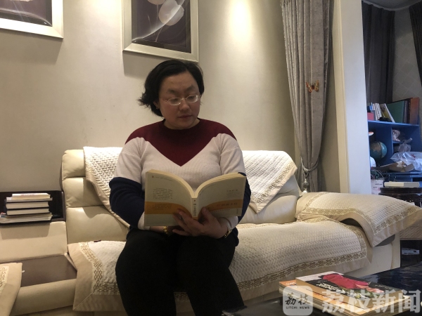 和病毒战斗的日子，她带领全班小学生写下“童心诗集”