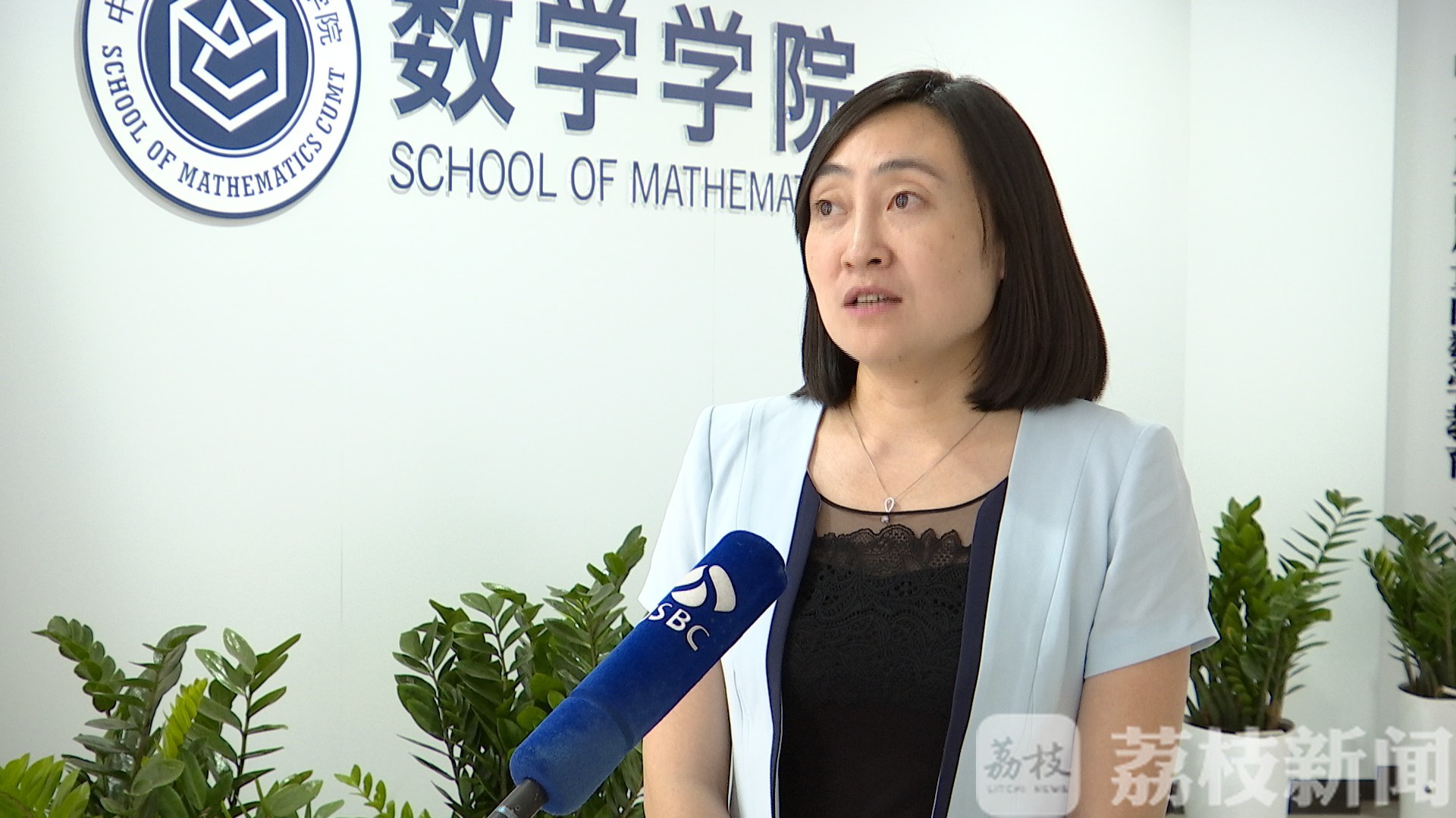 #夫妇#激励青年学子奋发图强 大学里的“神雕侠侣”！八旬老夫妇捐资百万设奖学金