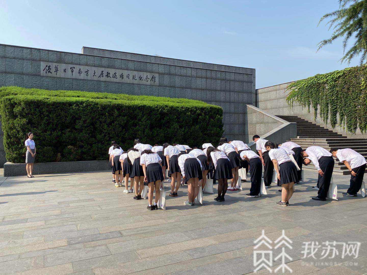 和平■撞钟、参观史实展……南京这群毕业生将成为“和平的种子”