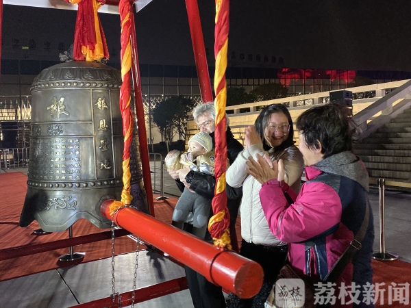 你好，2020！撞钟祈福辞旧岁 激情满怀迎新年