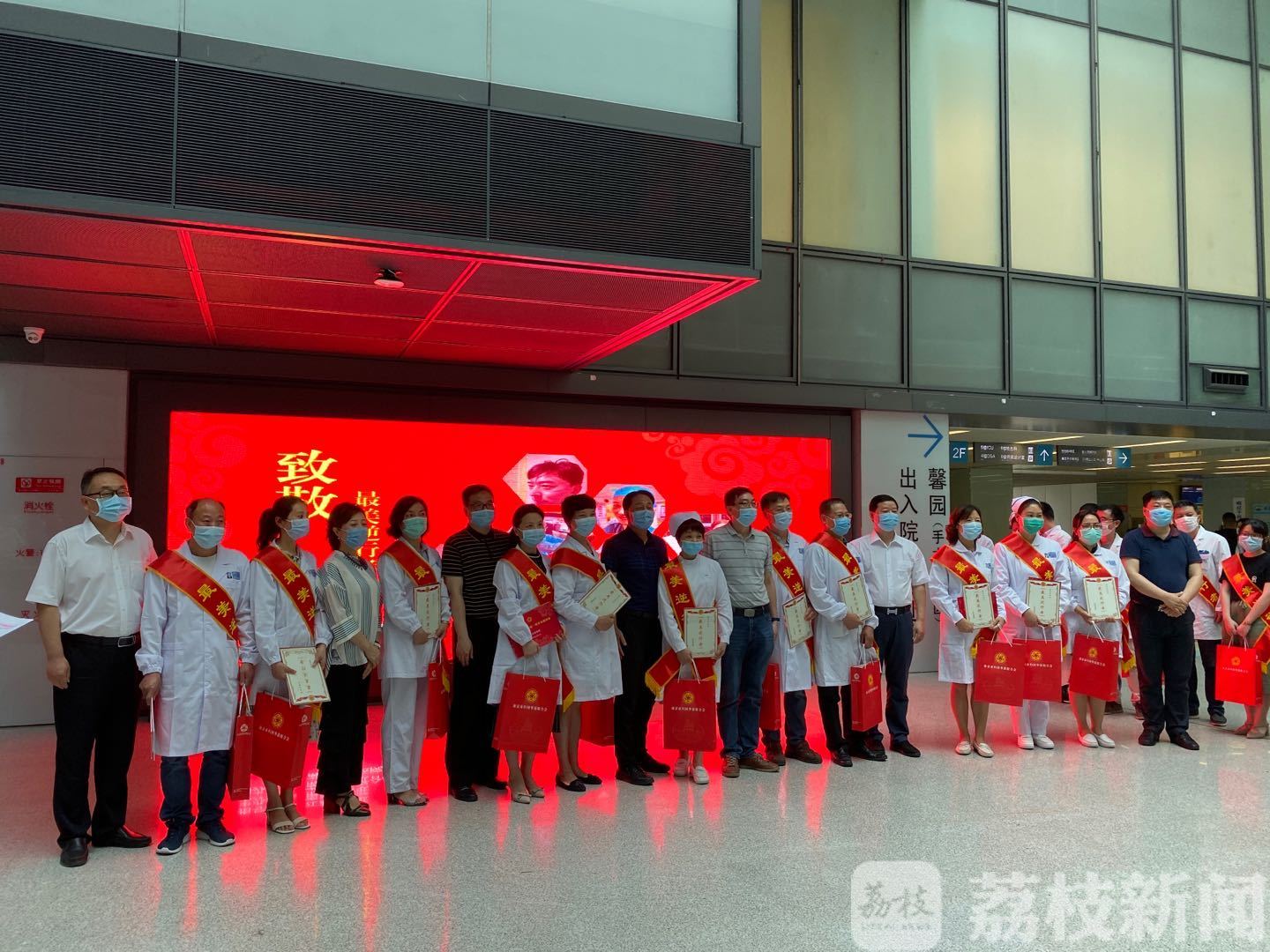 侨界：致敬侨界“最美逆行者” 各行各业侨界人士挺身而出