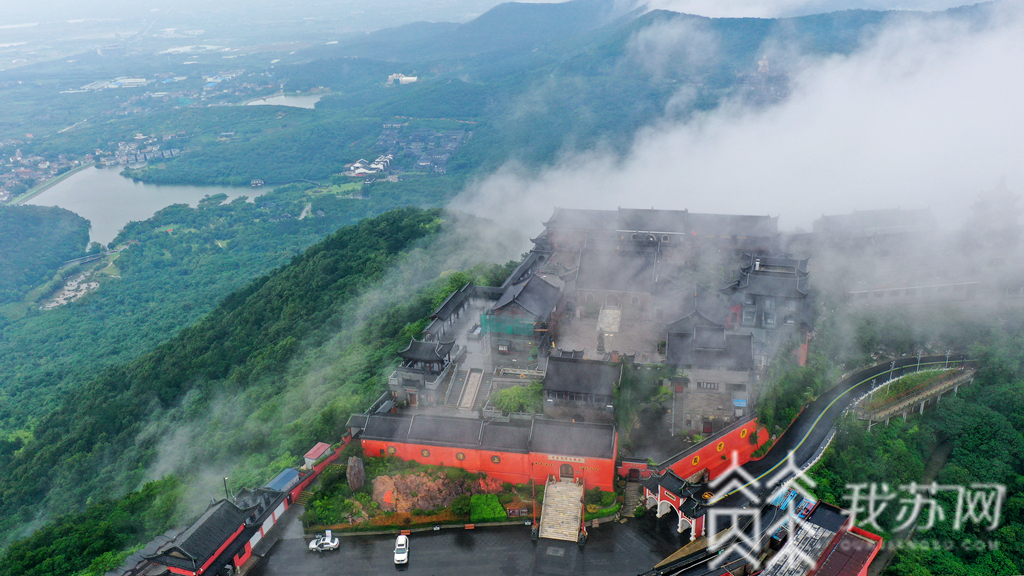 「」今晨茅山别样美 雨停雾起彩虹现