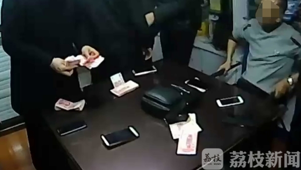 “斗地主”不过瘾再“斗牛” 聚众赌博被查获