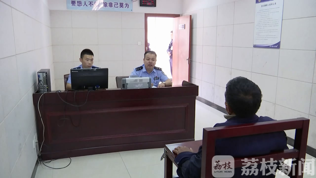 民警■老人逆向行驶不听劝导还咬伤民警被拘留