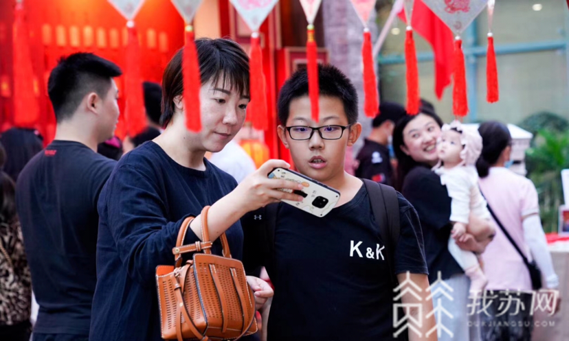 :笪桥灯市重现熙南里 南京:点亮夜金陵