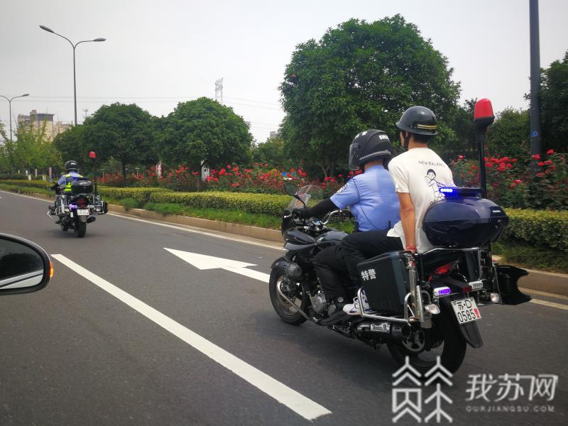 「」那些“花式”又暖心的高考出行方式 考生定了这样一辆“高考专车”