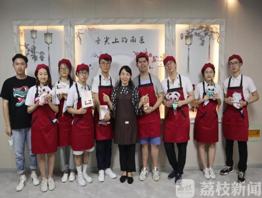 课堂■学下厨、练缝补，医学生的课堂还可以这样......