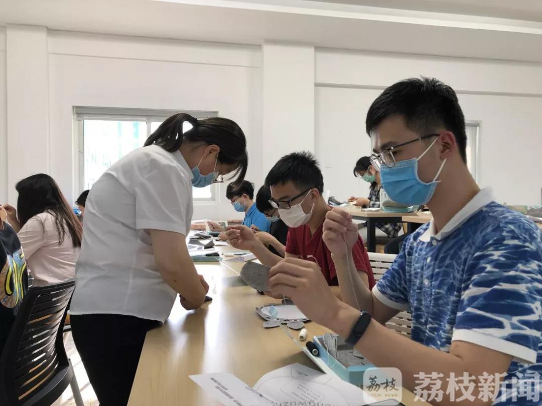 课堂■学下厨、练缝补，医学生的课堂还可以这样......