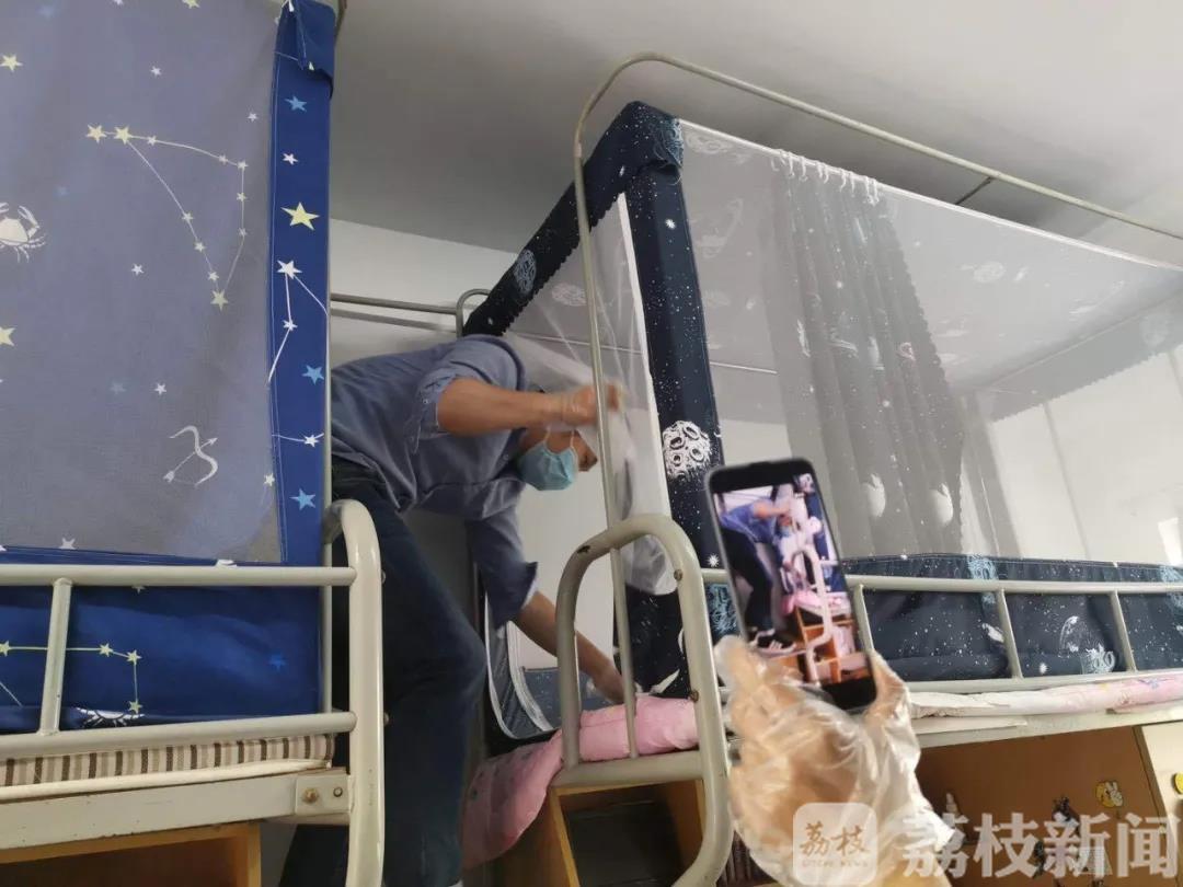 「」给未返校学生晒被子、倒垃圾 大学生志愿者推出“一分钱”网店