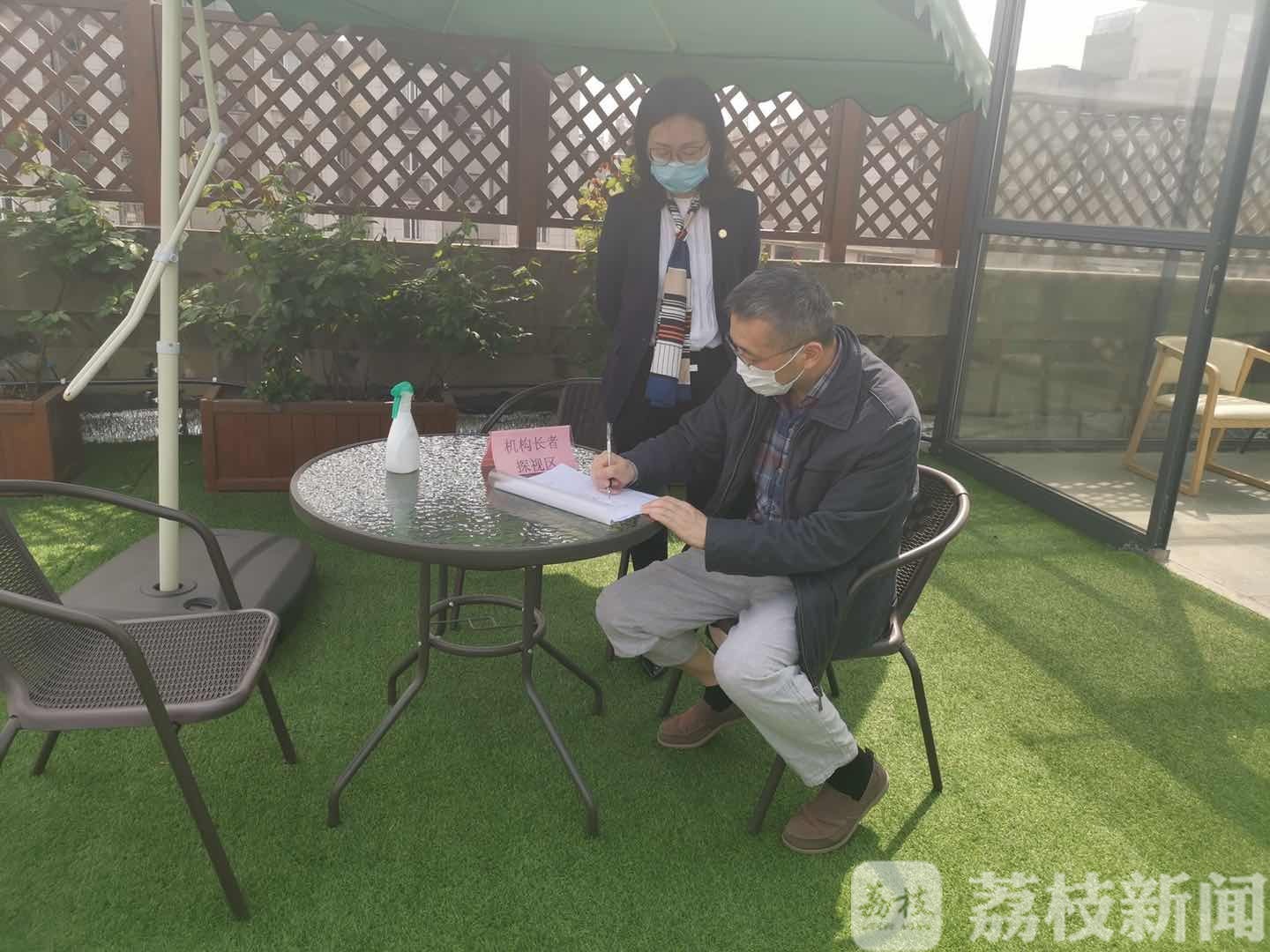 探视■“久别重逢，有点小激动！”江苏2400多家养老机构可预约探视了