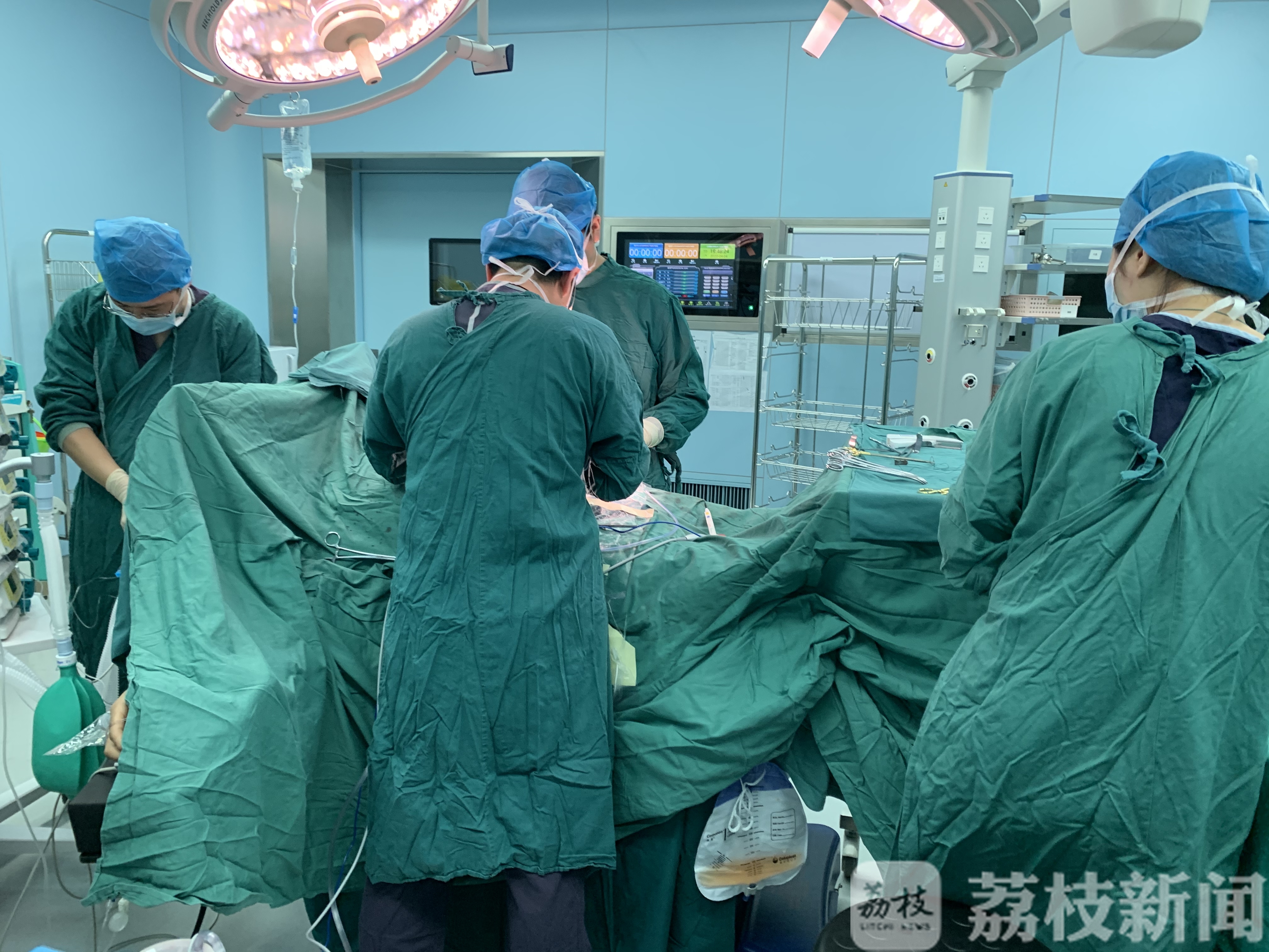 『常州』常州医生托起云南病人的“肾”命希望 2000公里滇苏生命接力