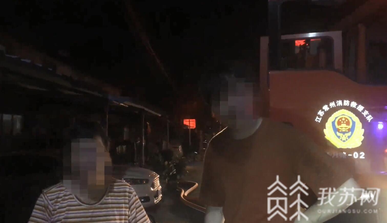 【消防】常州消防火海中救出老人 点蚊香烧着桌子引大火