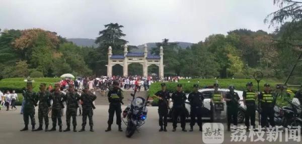 国庆我在岗|景区工作人员坚守岗位服务游客