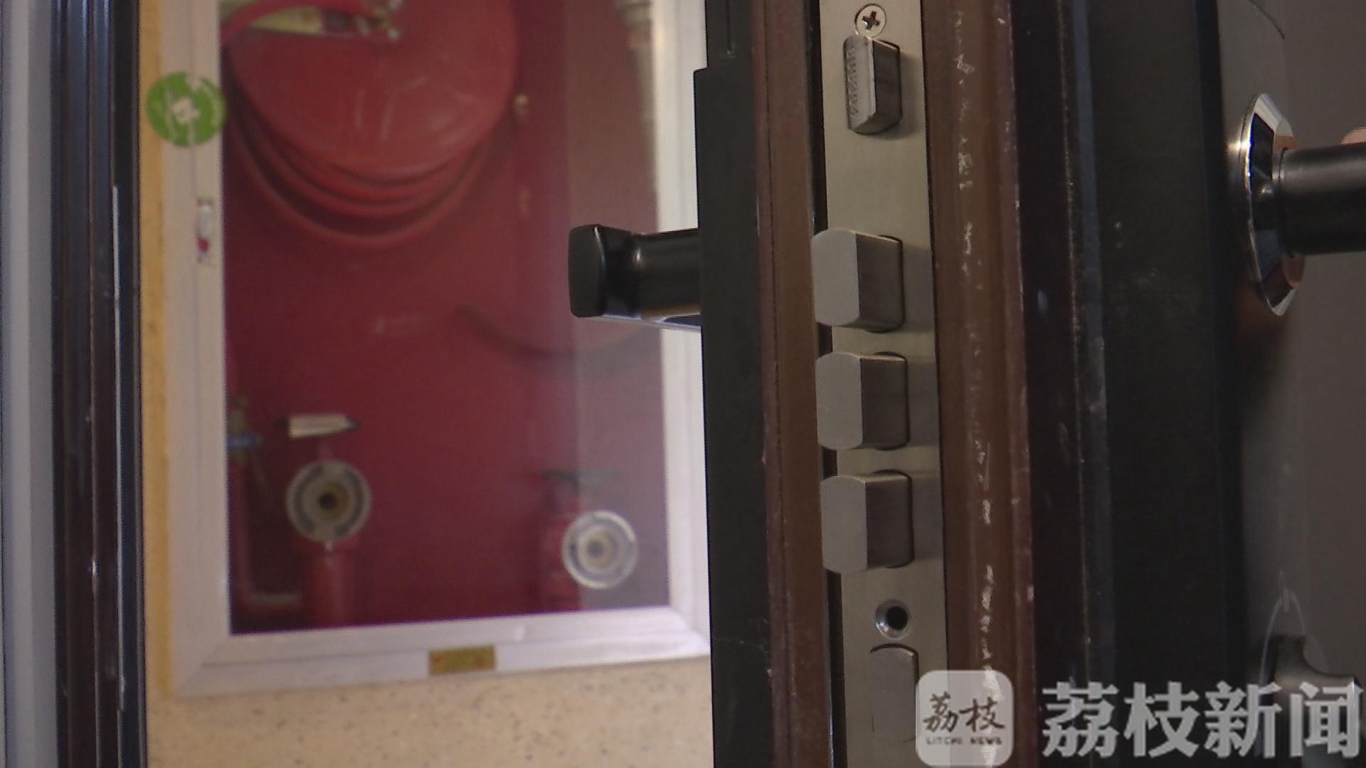 智能■吓人！深夜，监控里人影都没有，装了智能锁的门悄悄打开了......