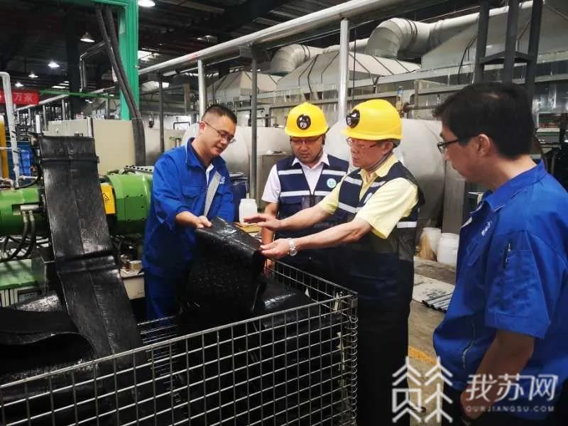 假期■这个假期，他们忙出一片“蓝天碧水”