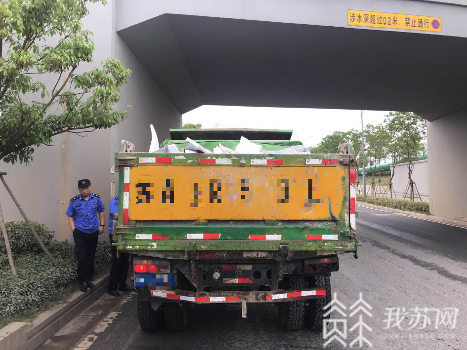 [规定] 五小工程车不按规定行驶被依法查处 有证不等于通行无阻
