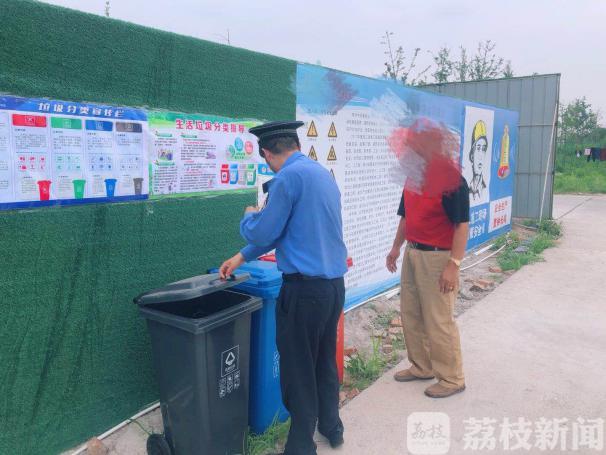 [垃圾]屡教不改专项执法动真格 工地垃圾分类“应付了事”