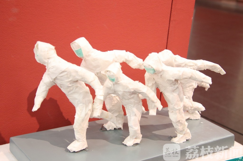 「」江苏省抗疫主题美术书法精品展开幕 240件书画作品致敬“英雄”