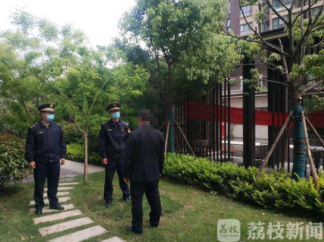 「移植」业主私自移植树木被罚 称影响采光和风水