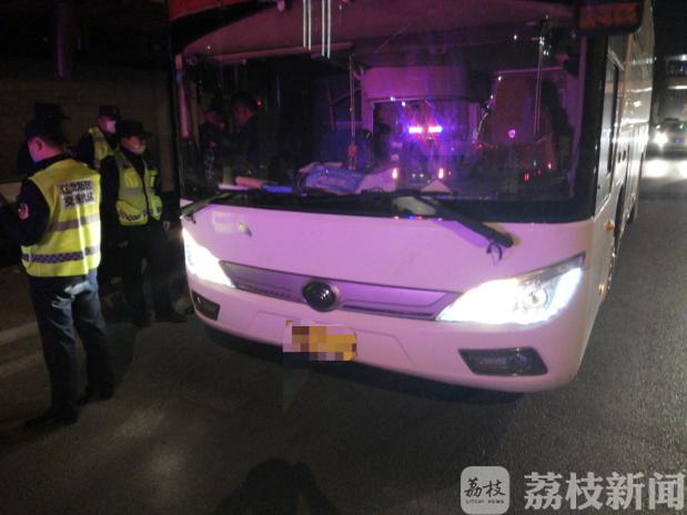 大客车■大客车挂“民工返岗专车”幌子违规经营被查处