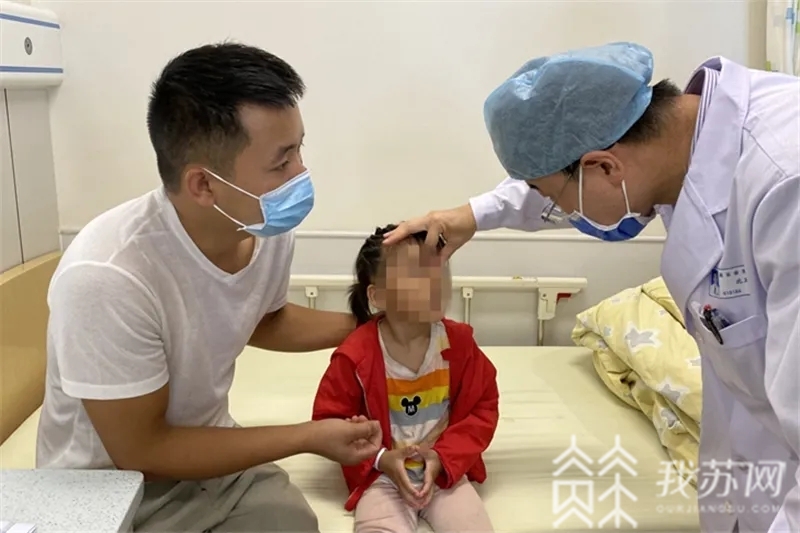 患儿■贵州27名面部畸形患儿赴南京“重塑笑颜”
