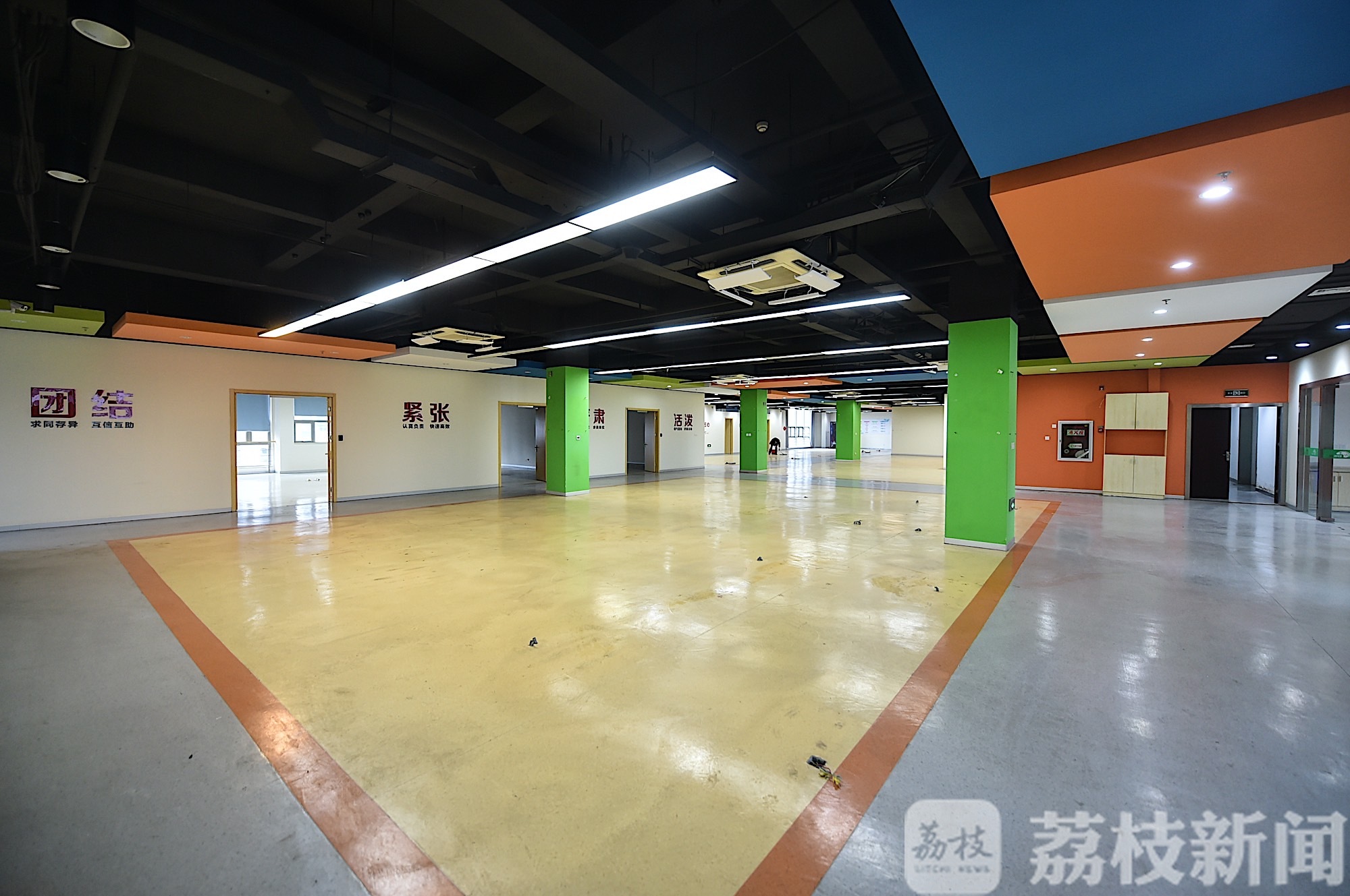 运营商■一张“英雄帖”广揽“共创伙伴” 60余家运营商点赞“建邺模式”