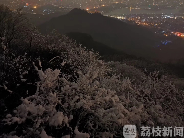 2019南京的第一场雪 在紫金山顶留下“礼物”