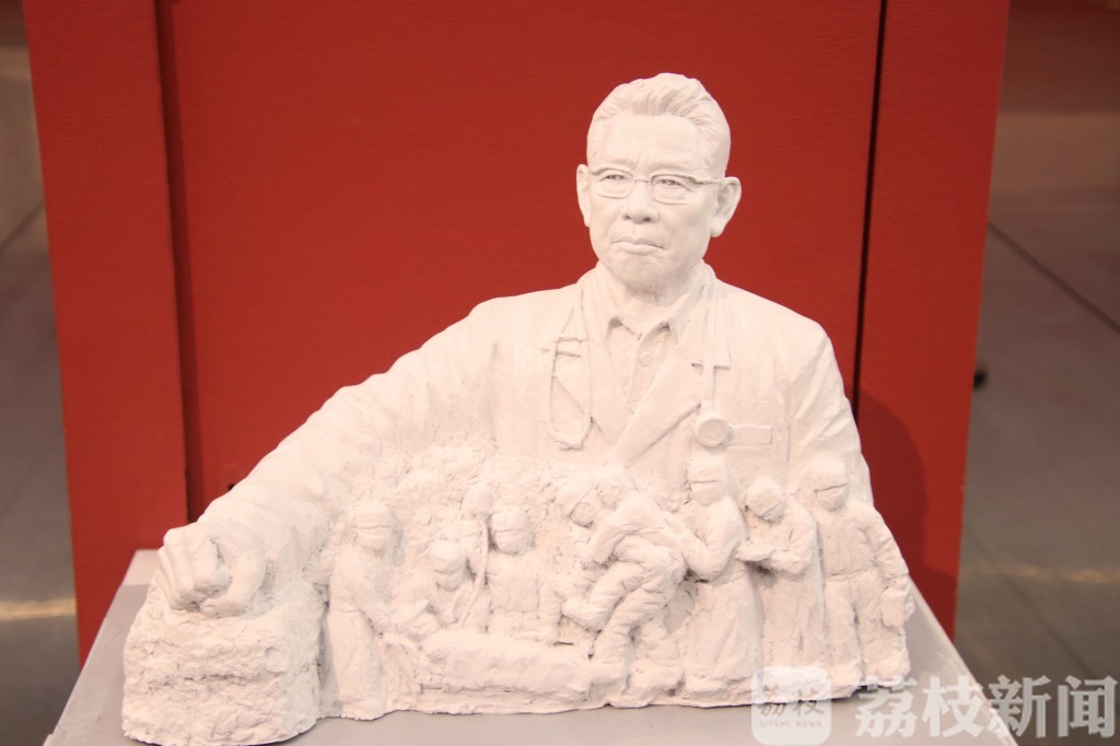 「」江苏省抗疫主题美术书法精品展开幕 240件书画作品致敬“英雄”