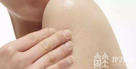 #秋冬#洗澡太勤小心皮肤“生病”|生活一点通 秋季干燥
