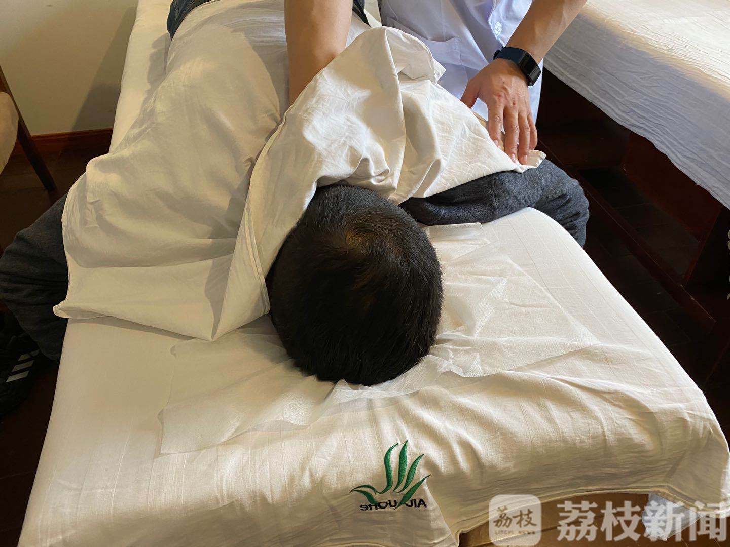 「按摩」“一客一间”保安全 南京推拿按摩行业有序开放