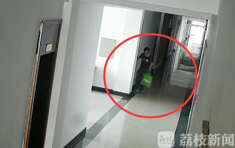 「民警」意外发现他竟是盗窃嫌疑人 民警热心救助流浪者