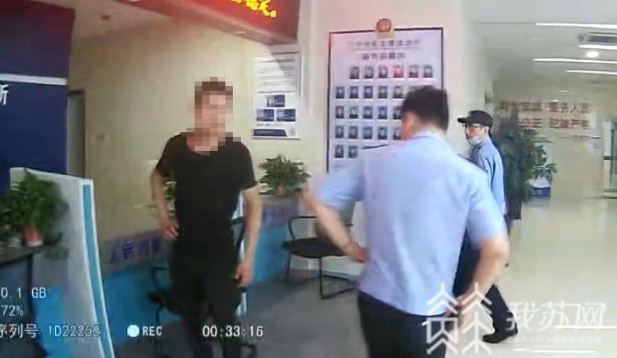 『』他多次爬楼入室威胁她 奇葩前男友!为求前女友复合