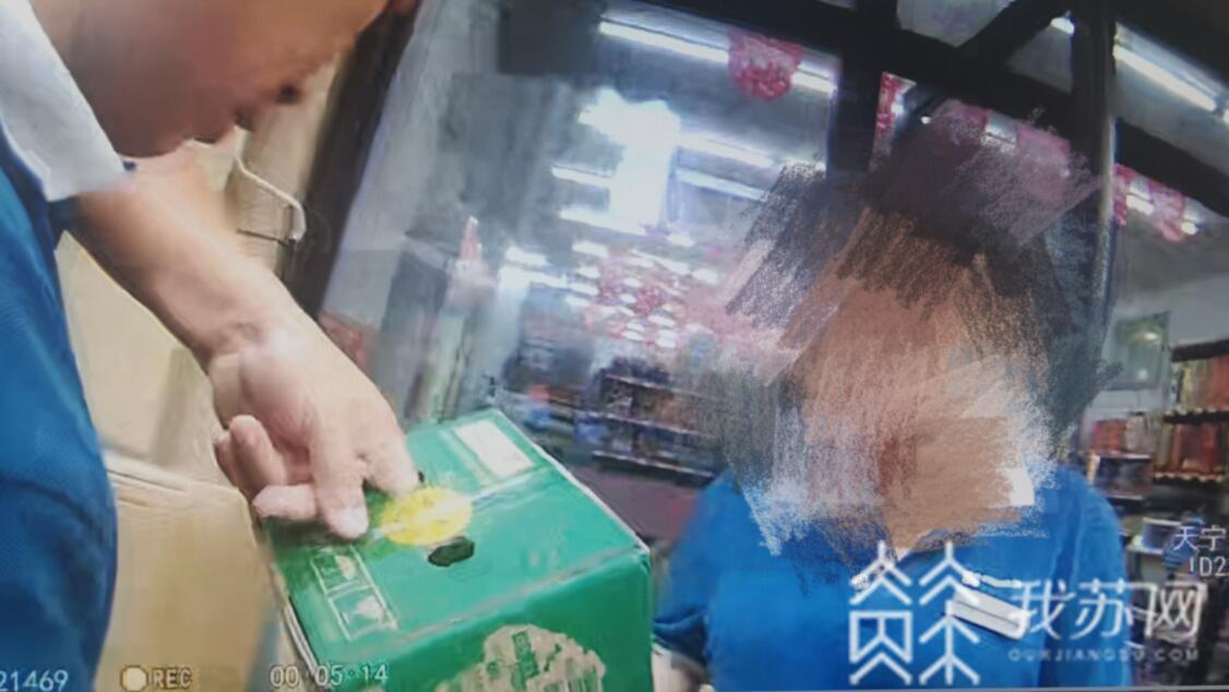 煤气@经查竟是变质榴莲散发异味...... “警察，我们这边煤气泄漏啦”