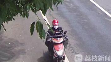 「邻居」如此邻居真是让人防不胜防！ 先伸贼手后伸援手