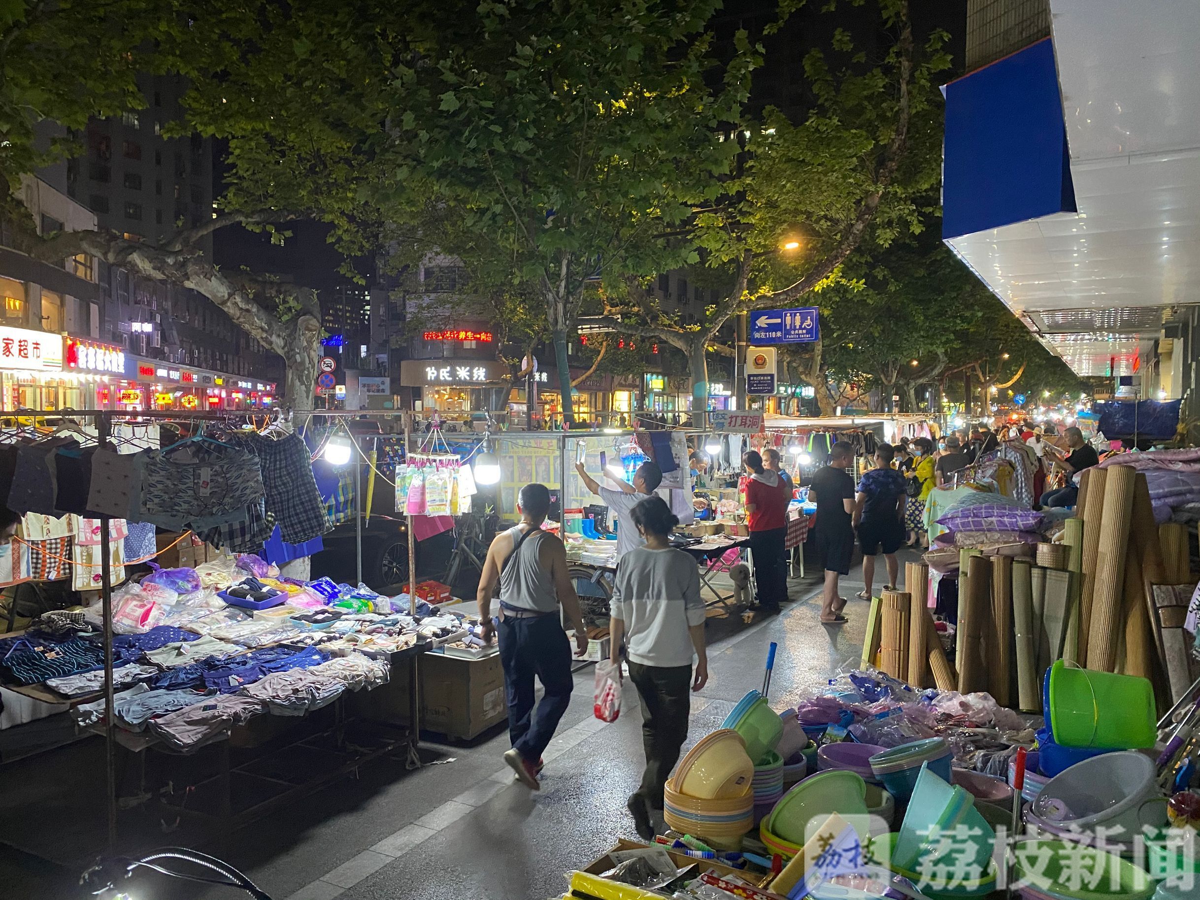 [地摊]烟火人间|街巷里的“烟火气” ，藏着南京人的情怀 城市温度