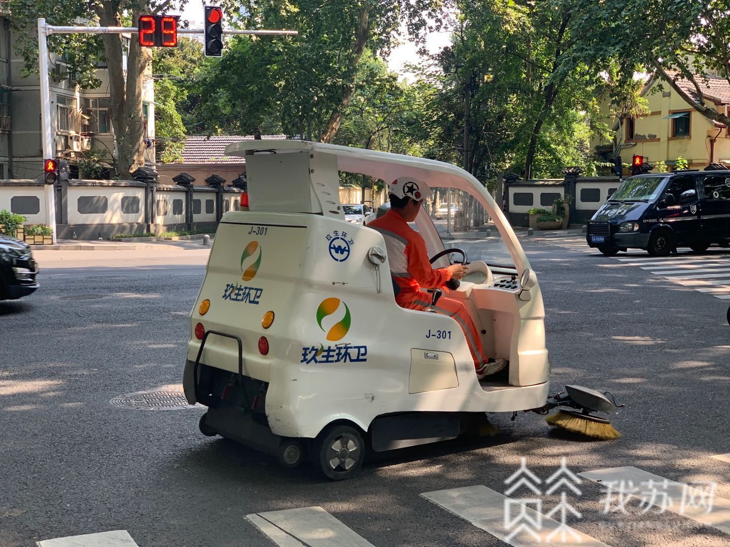 【环卫】南京全面调整环卫作业时间 保障高温作业安全