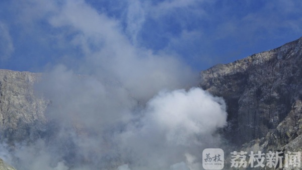 新西兰怀特岛火山喷发已致5人死亡 出境旅游安全再敲警钟