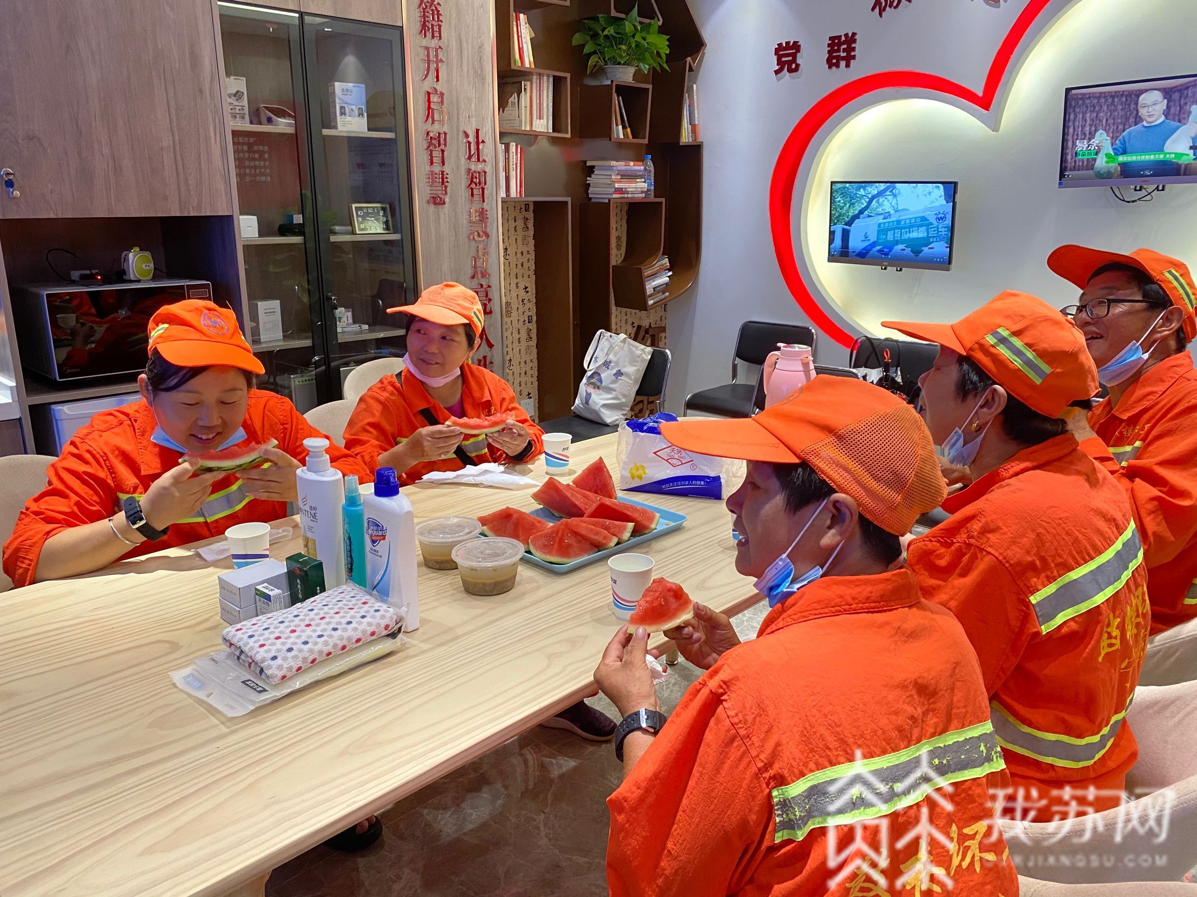 【环卫】南京全面调整环卫作业时间 保障高温作业安全