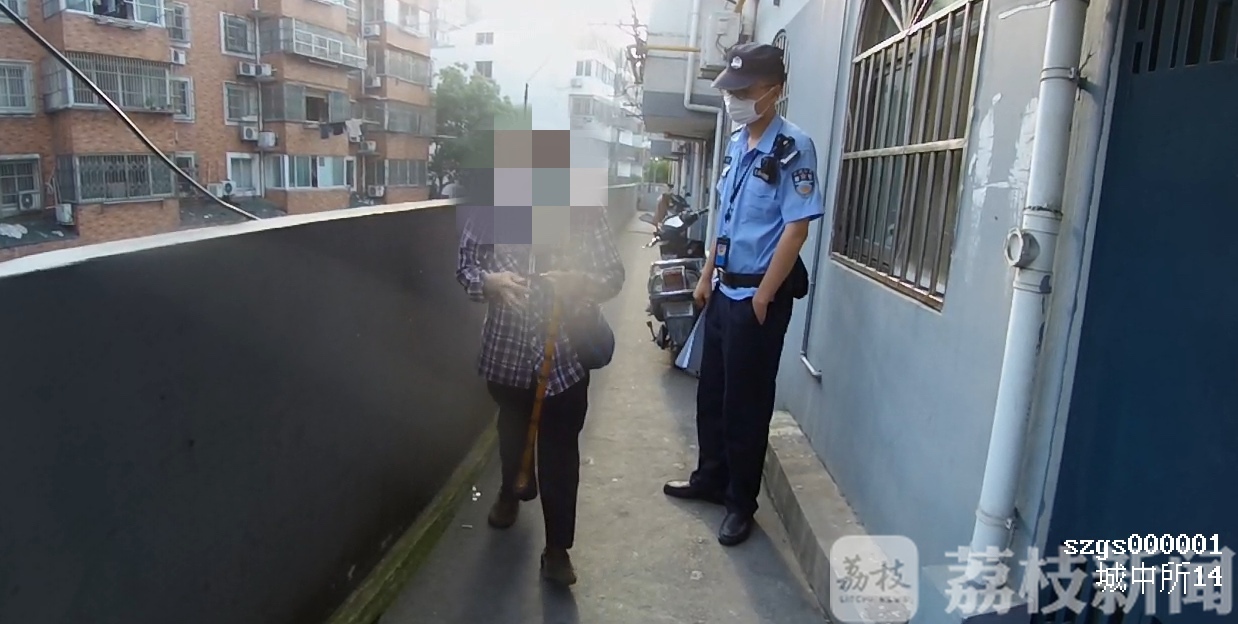 『老人』原来是儿子做了这件事…… 老人报警称自己被监听