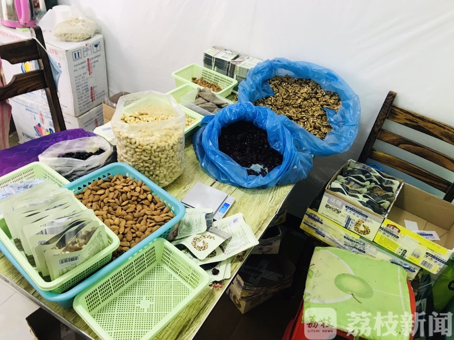 『坚果』涉案金额2000余万 “每日坚果”里吃出头发?警方查获跨省造假产业链