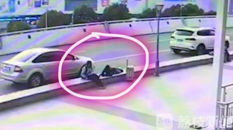 ■偷完手机还回来看警方查案凑热闹？抓你没商量！