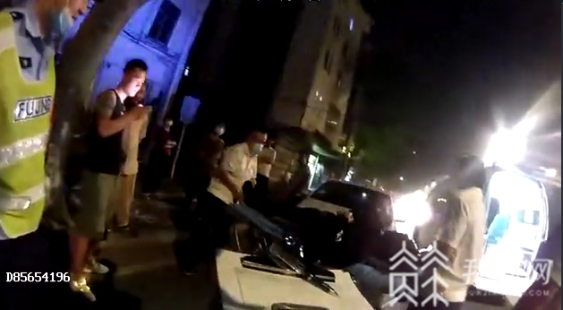 开车■原因竟是…… 男子市区开车撞人